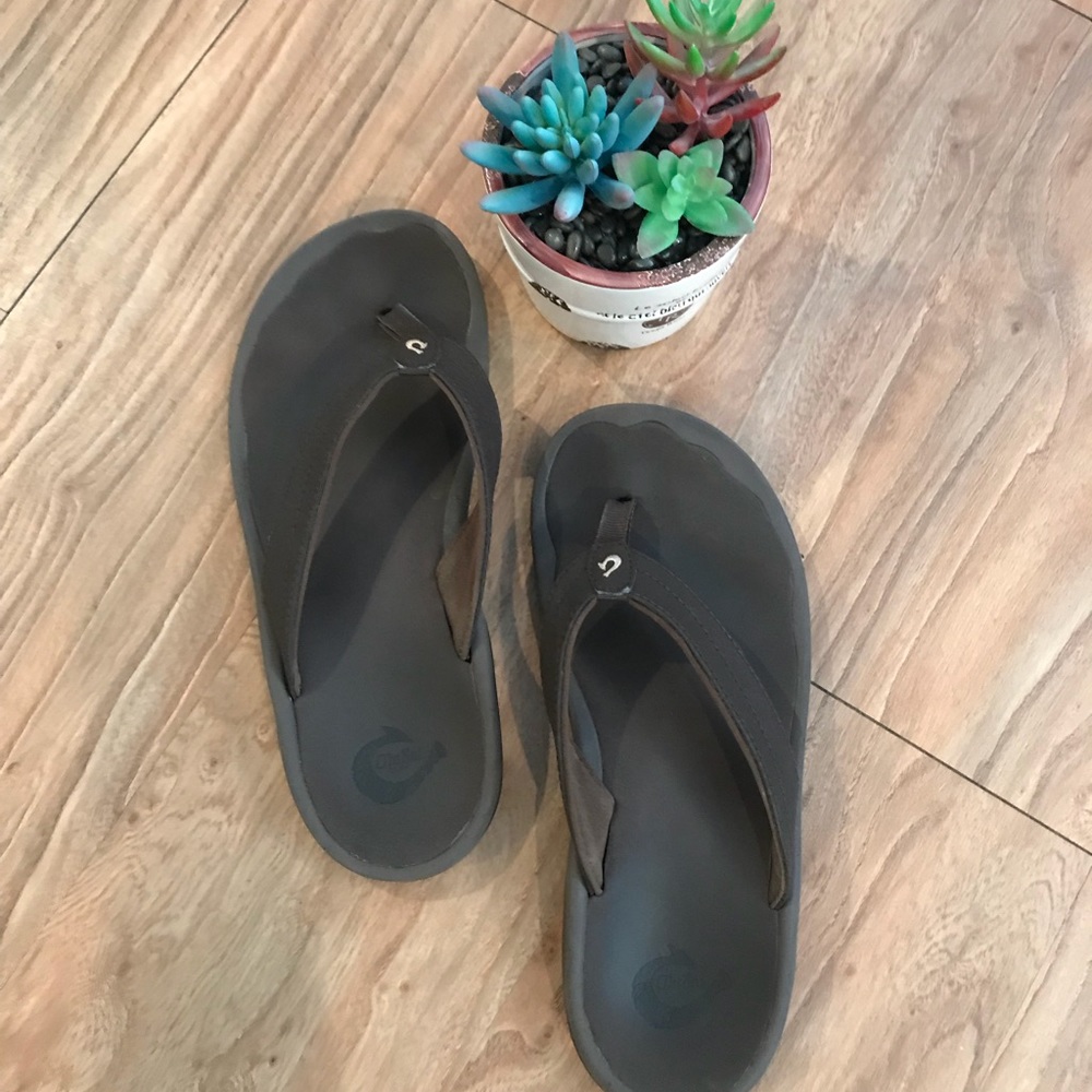 Olukia flip flops!